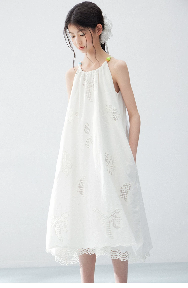 Hollow embroidery bead fake two pieces of pure white lace sleeveless vest hanging neck dress Hollow embroidery bead fake two pieces of pure white lace sleeveless vest hanging neck dress