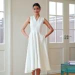 Classic V-neck large swing slim fit fashionable dress with proportional display