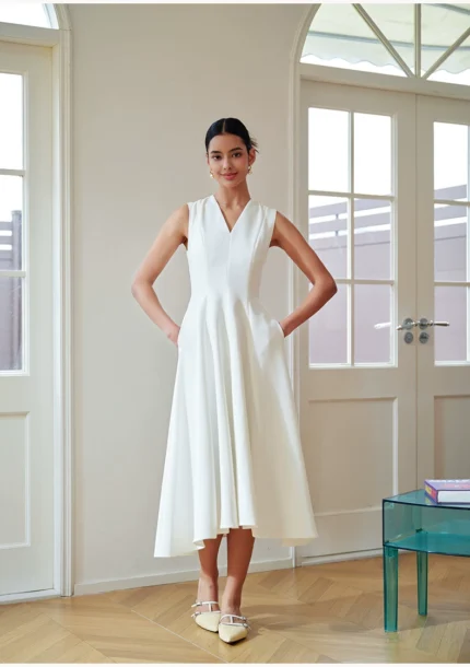 Classic V-neck large swing slim fit fashionable dress with proportional display