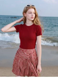 Red round-neck regular-shoulder short-sleeved T-shirt