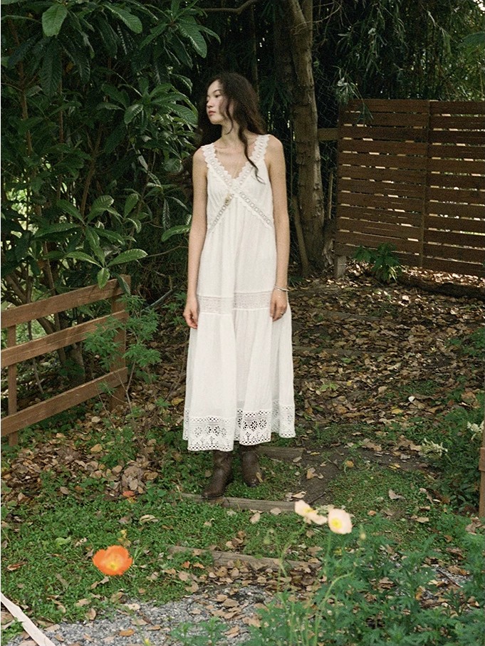 V-neck French retro romantic lace patchwork dress V-neck French retro romantic lace patchwork dress