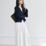 Two fake V-neck knitted sweaters with contrasting colors, women's slimming cardigan sweater