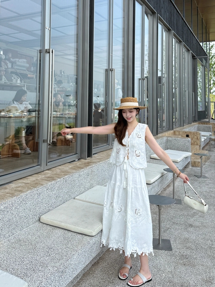 Hanma H-shaped elastic waist hook flower hollow half skirt Hanma H-shaped elastic waist hook flower hollow half skirt
