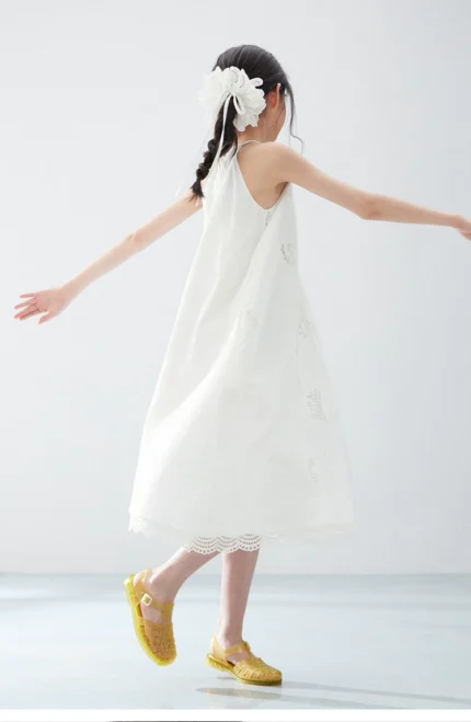 Hollow embroidery bead fake two pieces of pure white lace sleeveless vest hanging neck dress