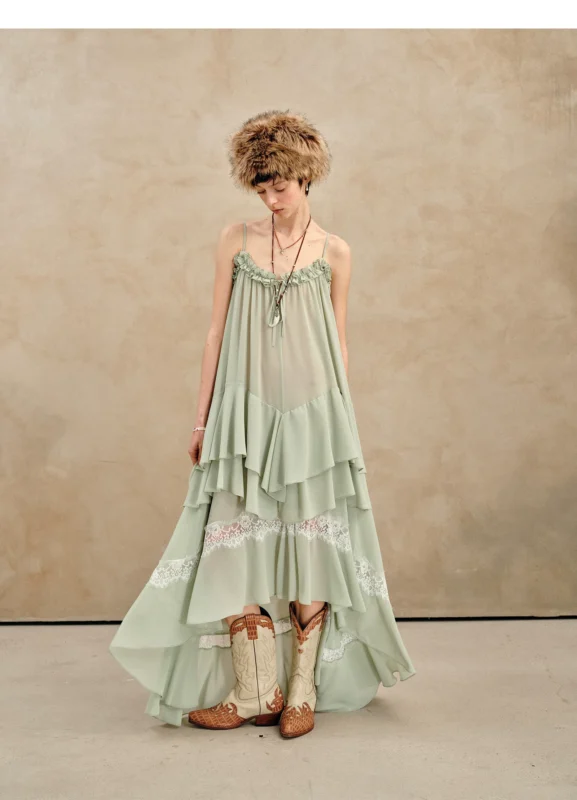 Loose-fitting green lotus leaf-patterned dress with straps