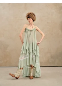 Loose-fitting green lotus leaf-patterned dress with straps