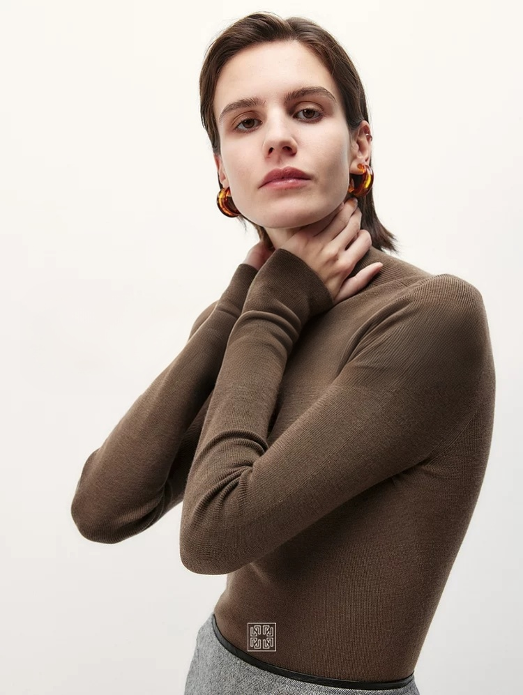 Seamless wool knitted base sweater for women Seamless wool knitted base sweater for women