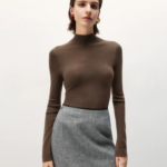 Seamless wool knitted base sweater for women