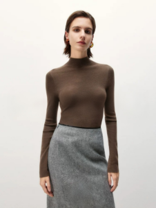 Seamless wool knitted base sweater for women