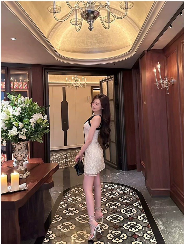 Acetate bow dress for women, French style hanging neck, strapless strap, hip hugging short skirt Acetate bow dress for women, French style hanging neck, strapless strap, hip hugging short skirt