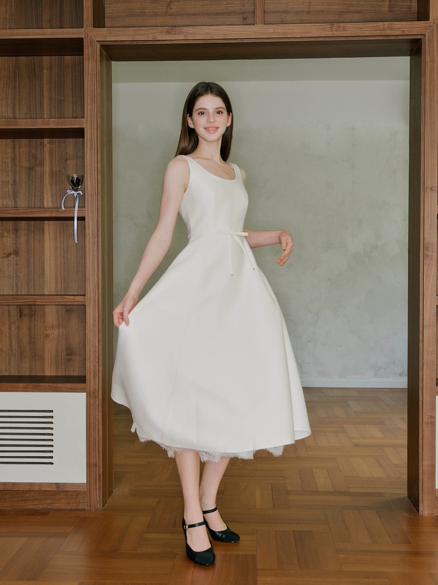 Hepburn style square neck backless dress with A-line lace patchwork hem skirt Hepburn style square neck backless dress with A-line lace patchwork hem skirt