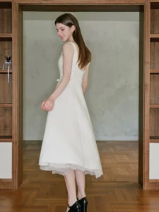 Hepburn style square neck backless dress with A-line lace patchwork hem skirt