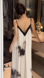 French V-neck beautiful back nightgown makes women look slimmer