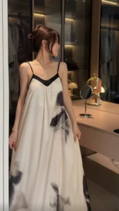 French V-neck beautiful back nightgown makes women look slimmer